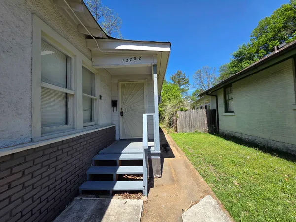 $850 | 1320 Faxon Avenue, Unit 2, Memphis, TN 38104