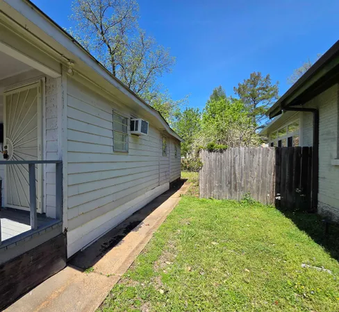$850 | 1320 Faxon Avenue, Unit 2, Memphis, TN 38104