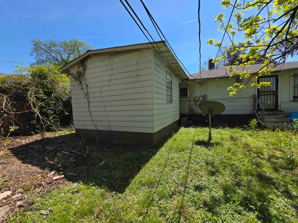 $850 | 1320 Faxon Avenue, Unit 2, Memphis, TN 38104