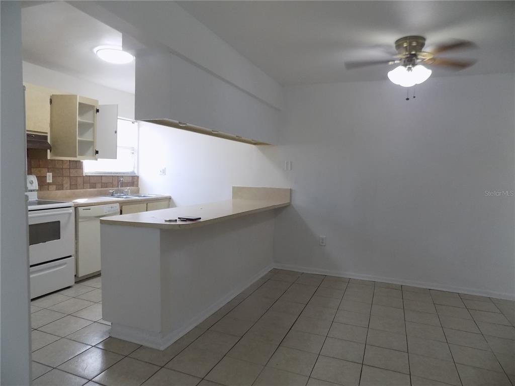 2811 Southwest Archer Road, Unit X 201 Gainesville, FL 32608 - Photo 8 of 37