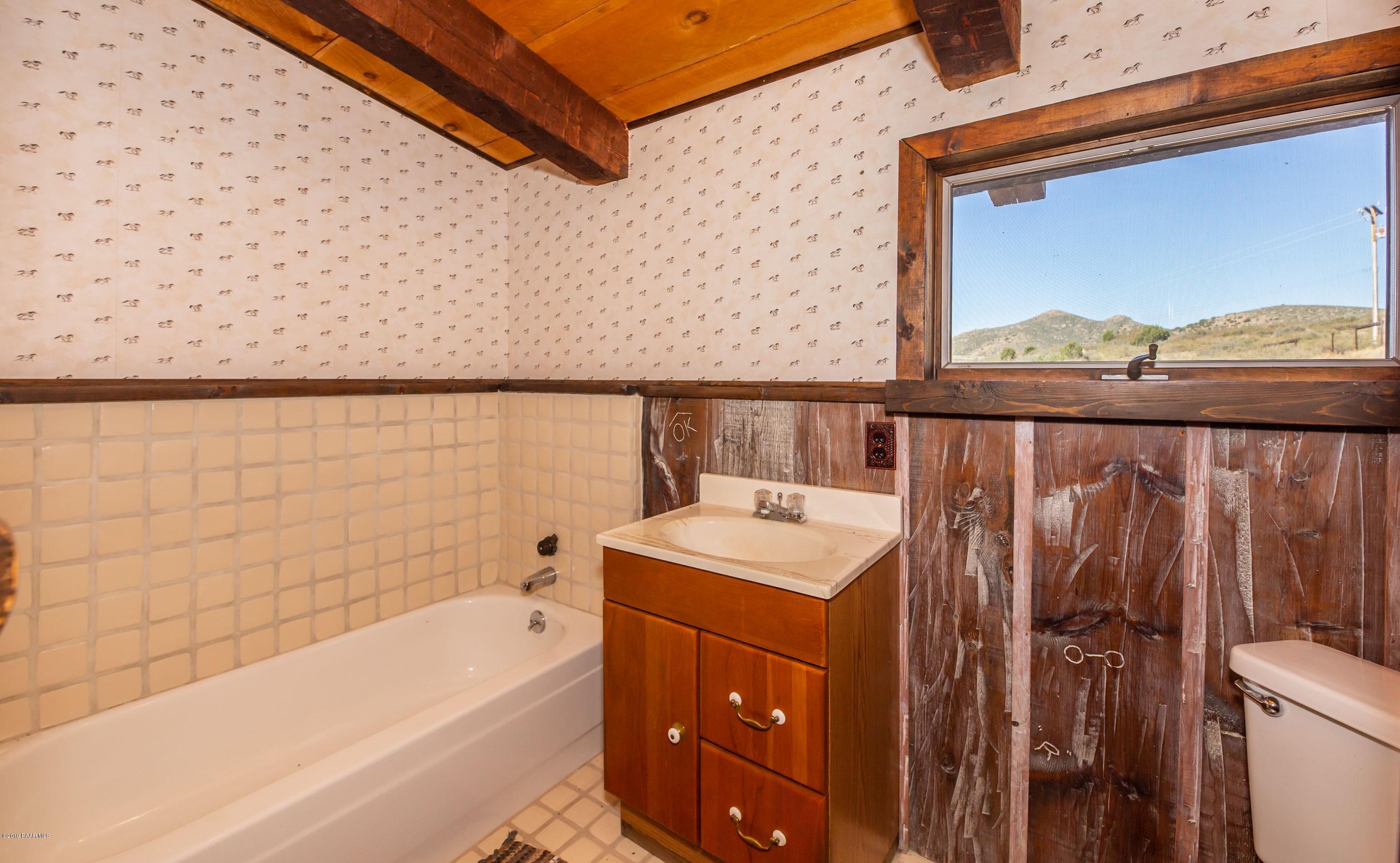 1950 South Orme Road Dewey, AZ 86327 - Photo 11 of 24 012_Bathroom 2