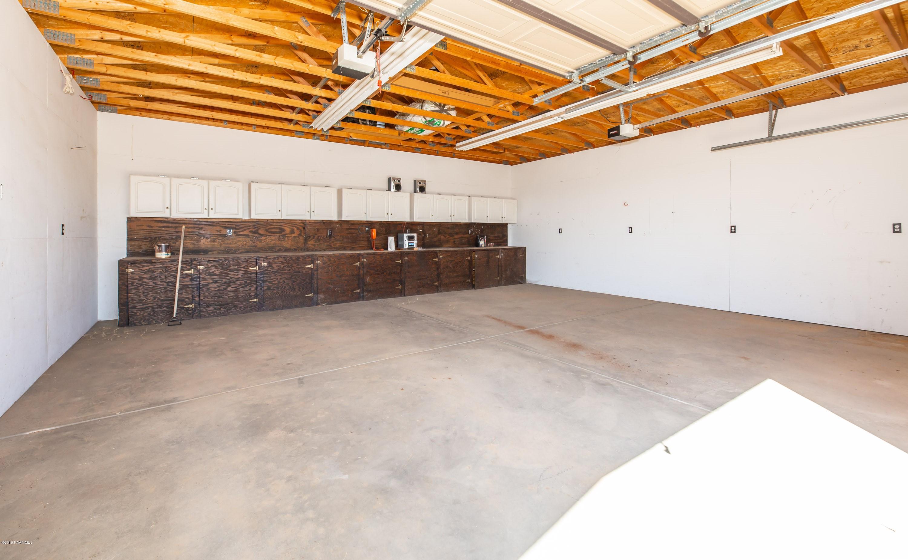 1950 South Orme Road Dewey, AZ 86327 - Photo 16 of 24 017_Garage