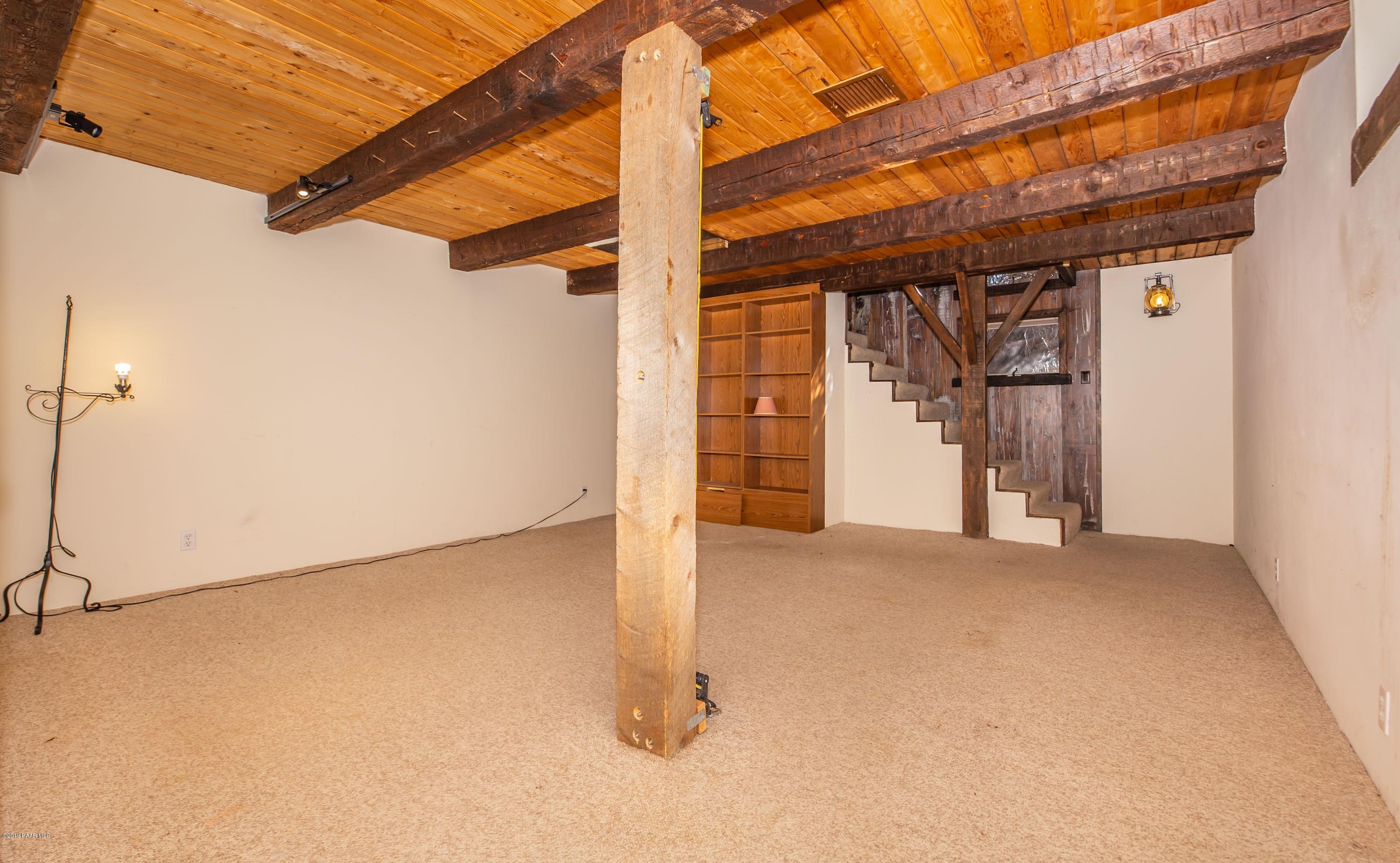 1950 South Orme Road Dewey, AZ 86327 - Photo 9 of 24 010_Family Room