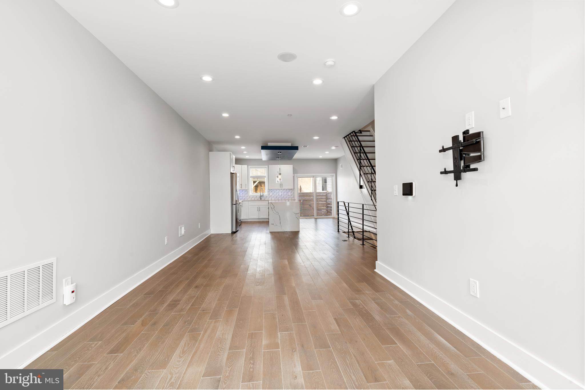 873 Moyer Street Philadelphia, PA 19125 - Photo 4 of 38