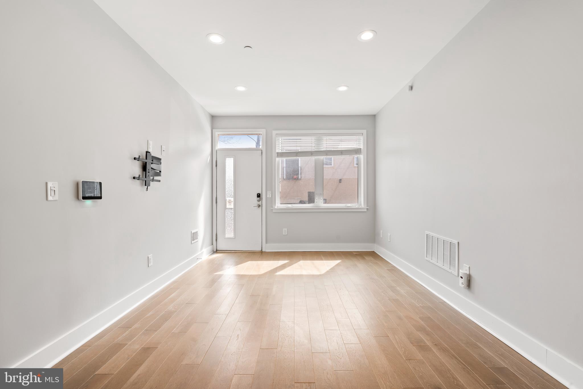 873 Moyer Street Philadelphia, PA 19125 - Photo 7 of 38