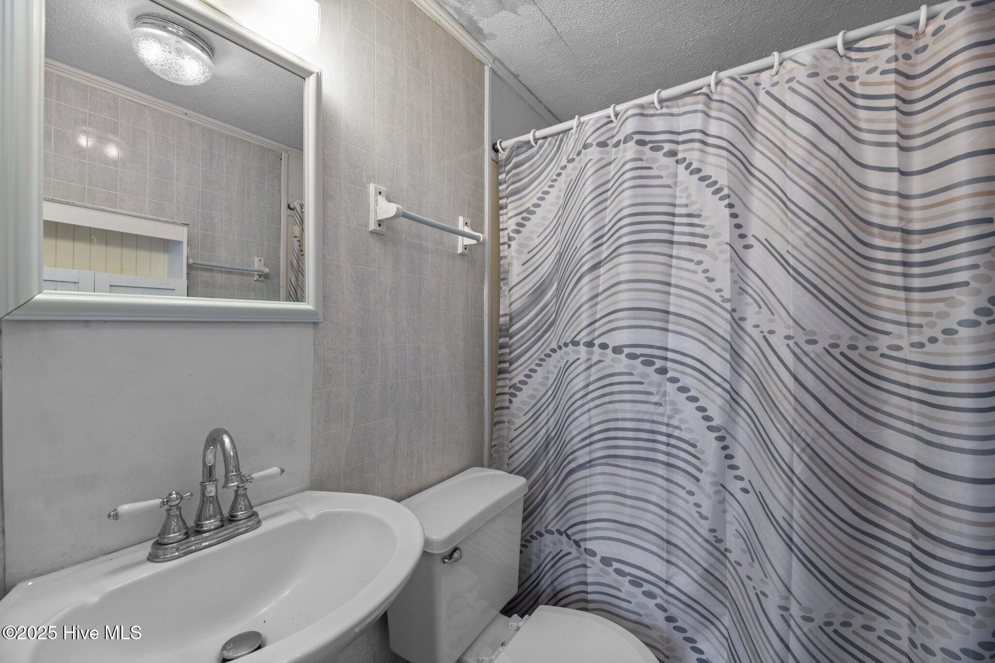 1319 Rhem Avenue New Bern, NC 28560 - Photo 46 of 54 apartment bath