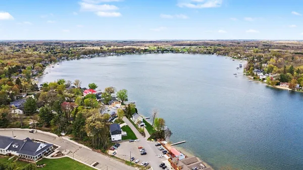 $750,000 | 6747 Kitson Drive Northeast, Rockford, MI 49341
