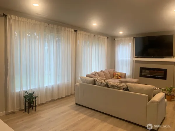 $3,998 | 10912 33rd Place Northeast, Lake Stevens, WA 98258