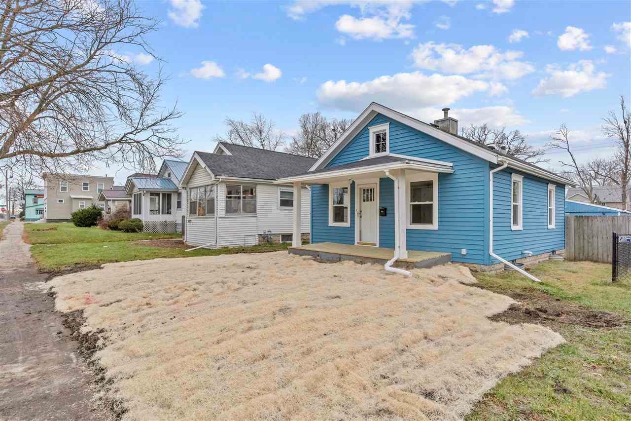 1129 Center Point Road Northeast Cedar Rapids, IA 52402 - Photo 2 of 17 Gallery Image 2