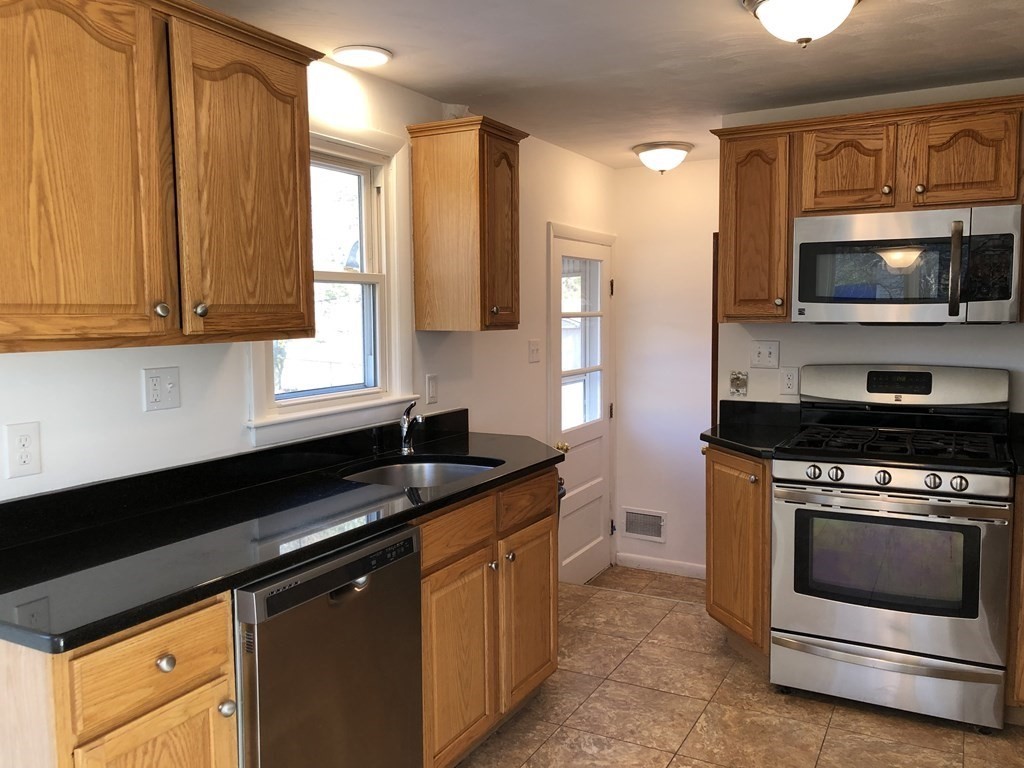 13 Phillip Road Billerica, MA 01821 - Photo 12 of 18 Gallery Image 12