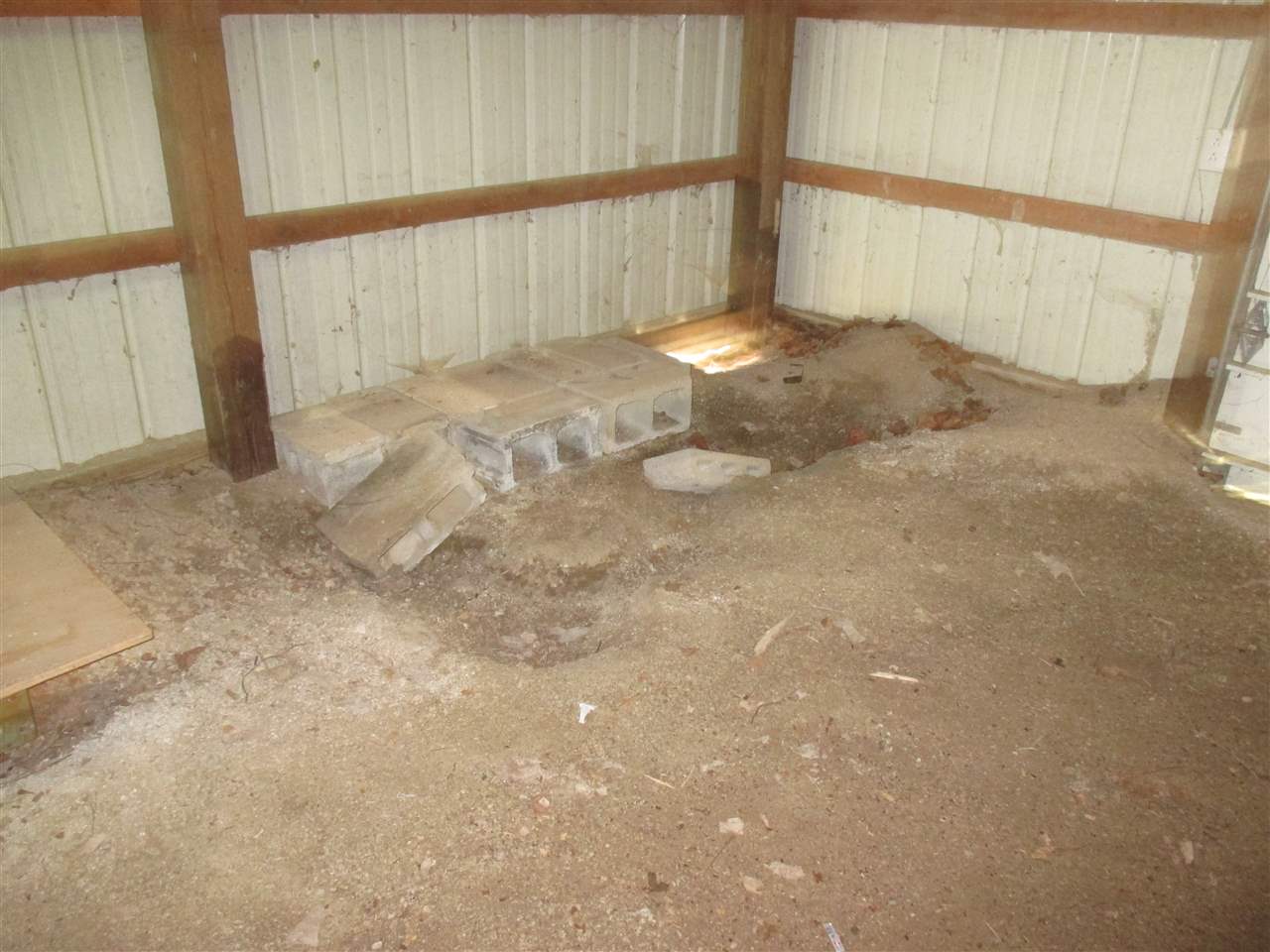 441 West Division Road Huntington, IN 46750 - Photo 17 of 25 Gallery Image 17