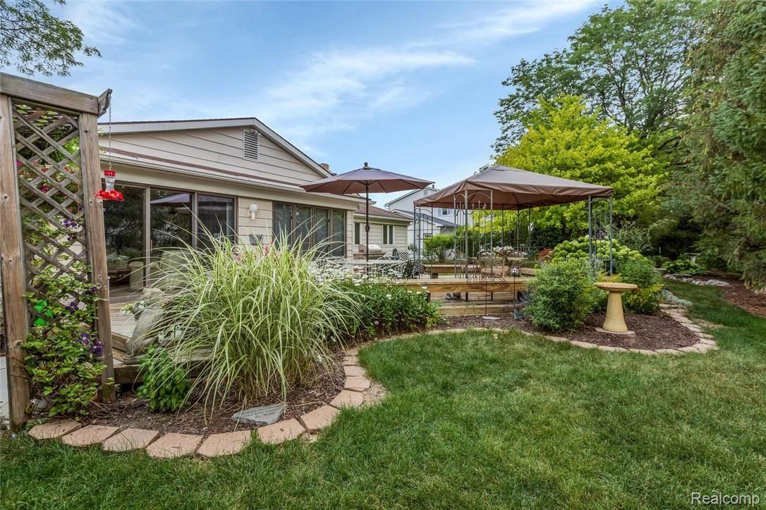 22544 Deerfield Road Novi, MI 48375 - Photo 25 of 37 22544 Deerfield Rd Village-large-024-28-22544 Deerfield Road00024-1500x1000-72dpi.jpg