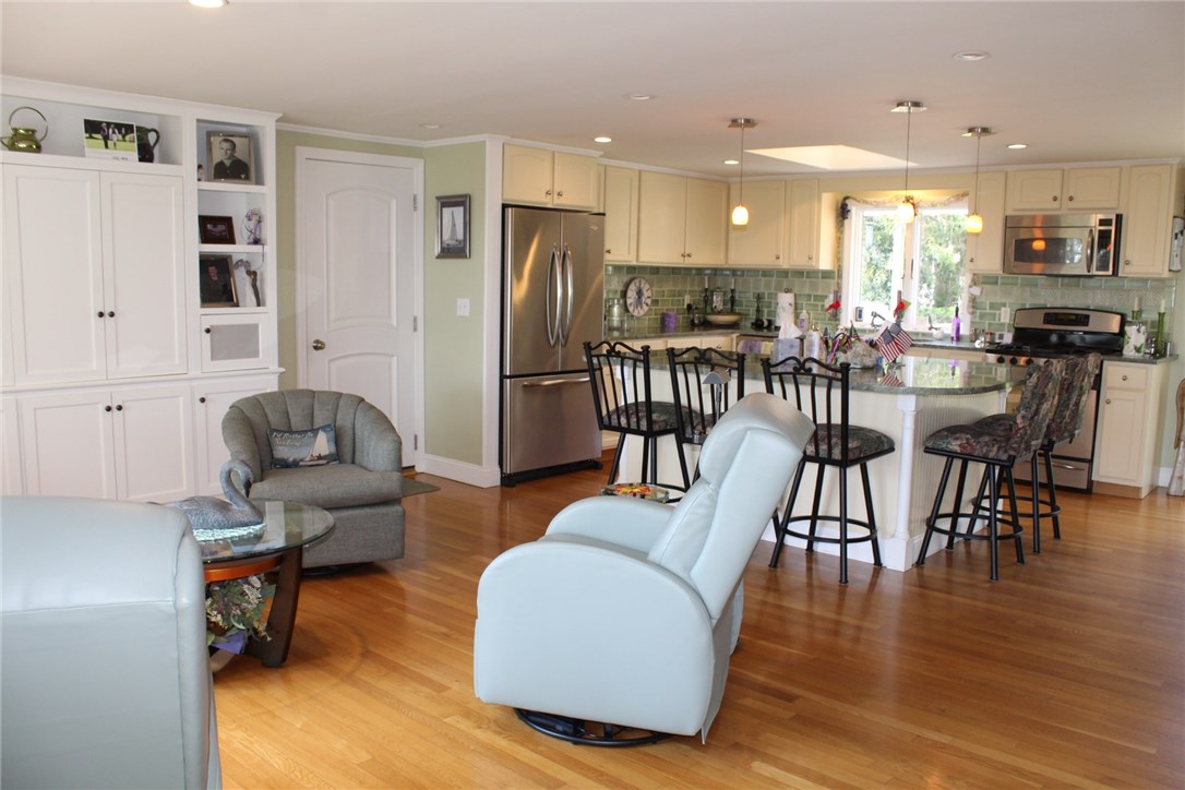 499 Wapping Road Portsmouth, RI 02871 - Photo 4 of 23