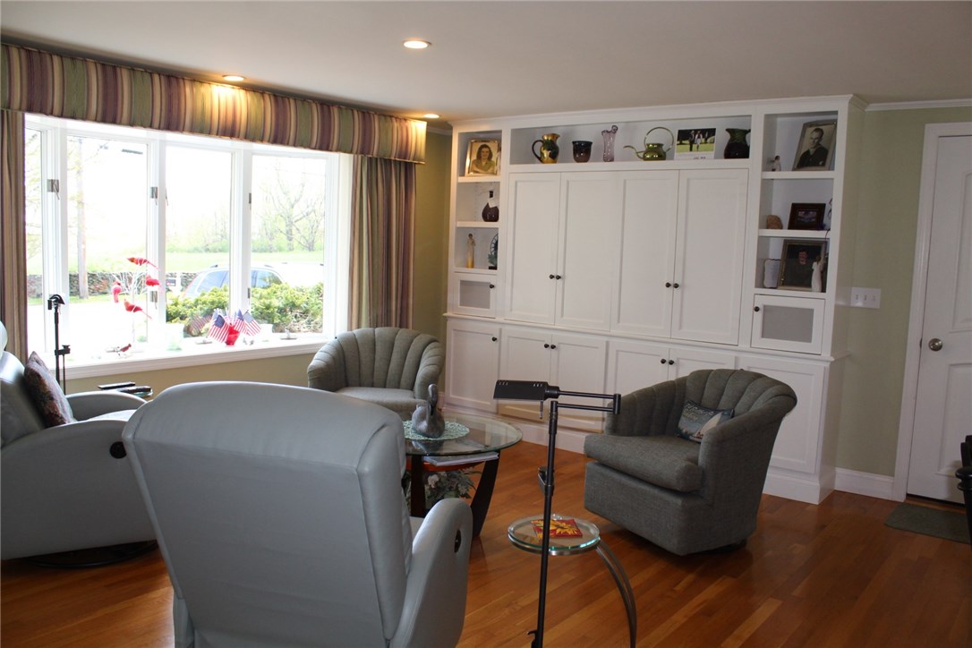 499 Wapping Road Portsmouth, RI 02871 - Photo 5 of 23