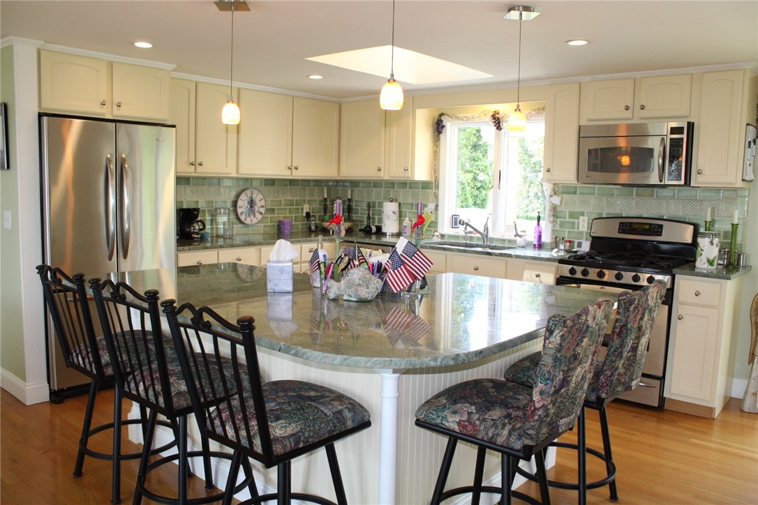 499 Wapping Road Portsmouth, RI 02871 - Photo 6 of 23