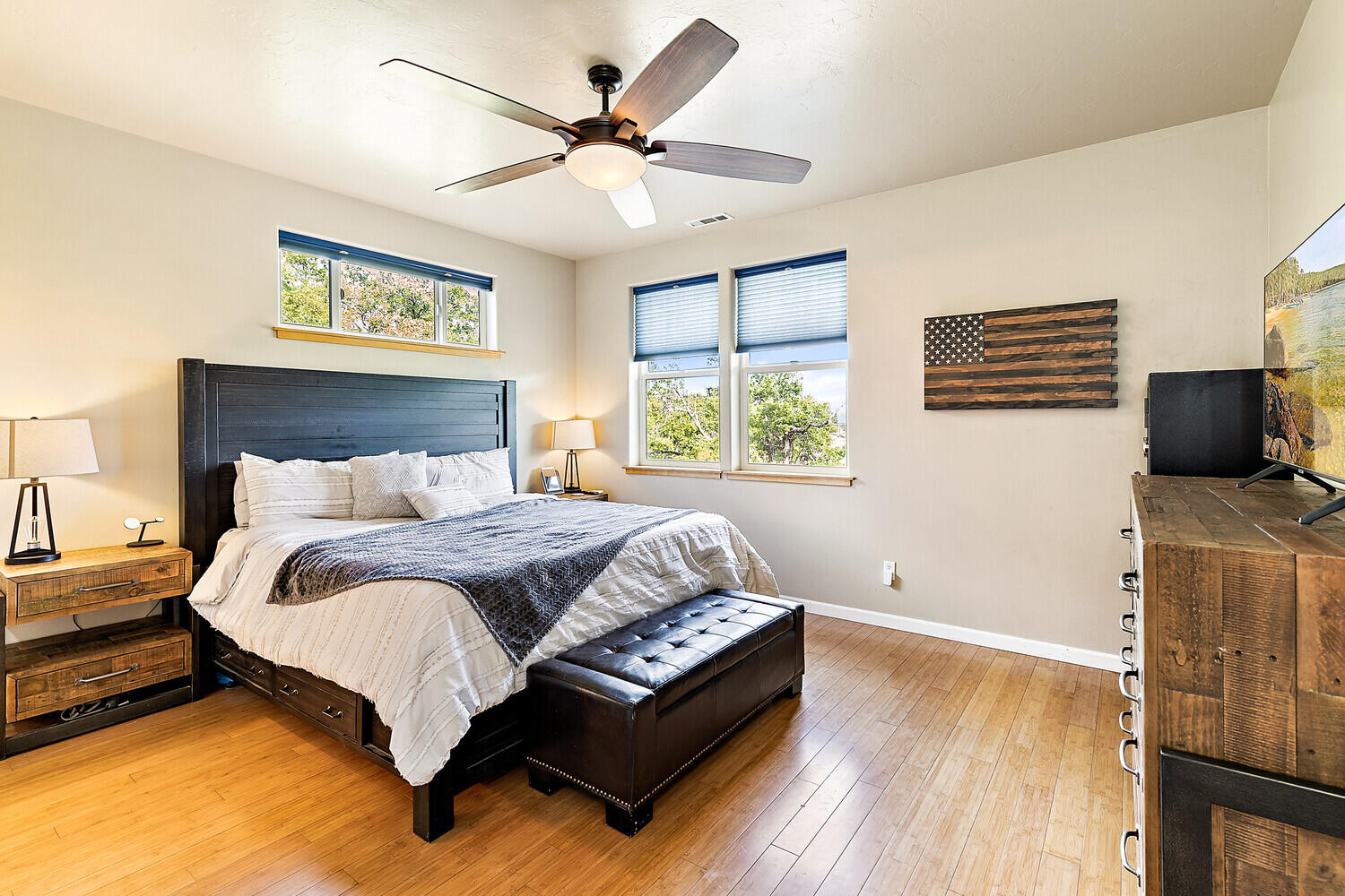 15319 Shiloh Road White City, OR 97503 - Photo 43 of 75 Primary suite is roomy with views