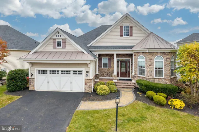 a view of house with outdoor space and porch