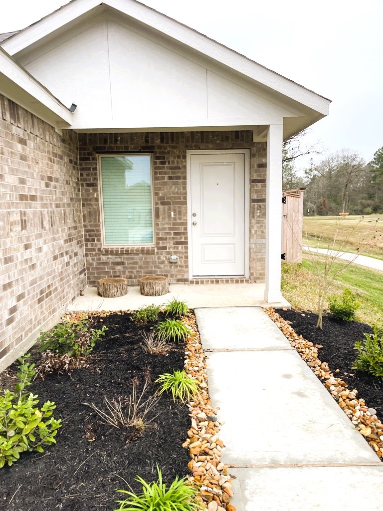 1612 Colina Creek Conroe, TX 77301 - Photo 15 of 33 a front view of a house with a yard