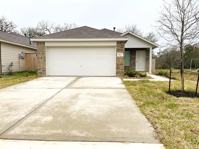 $1,795 | 1612 Colina Creek, Conroe, TX 77301