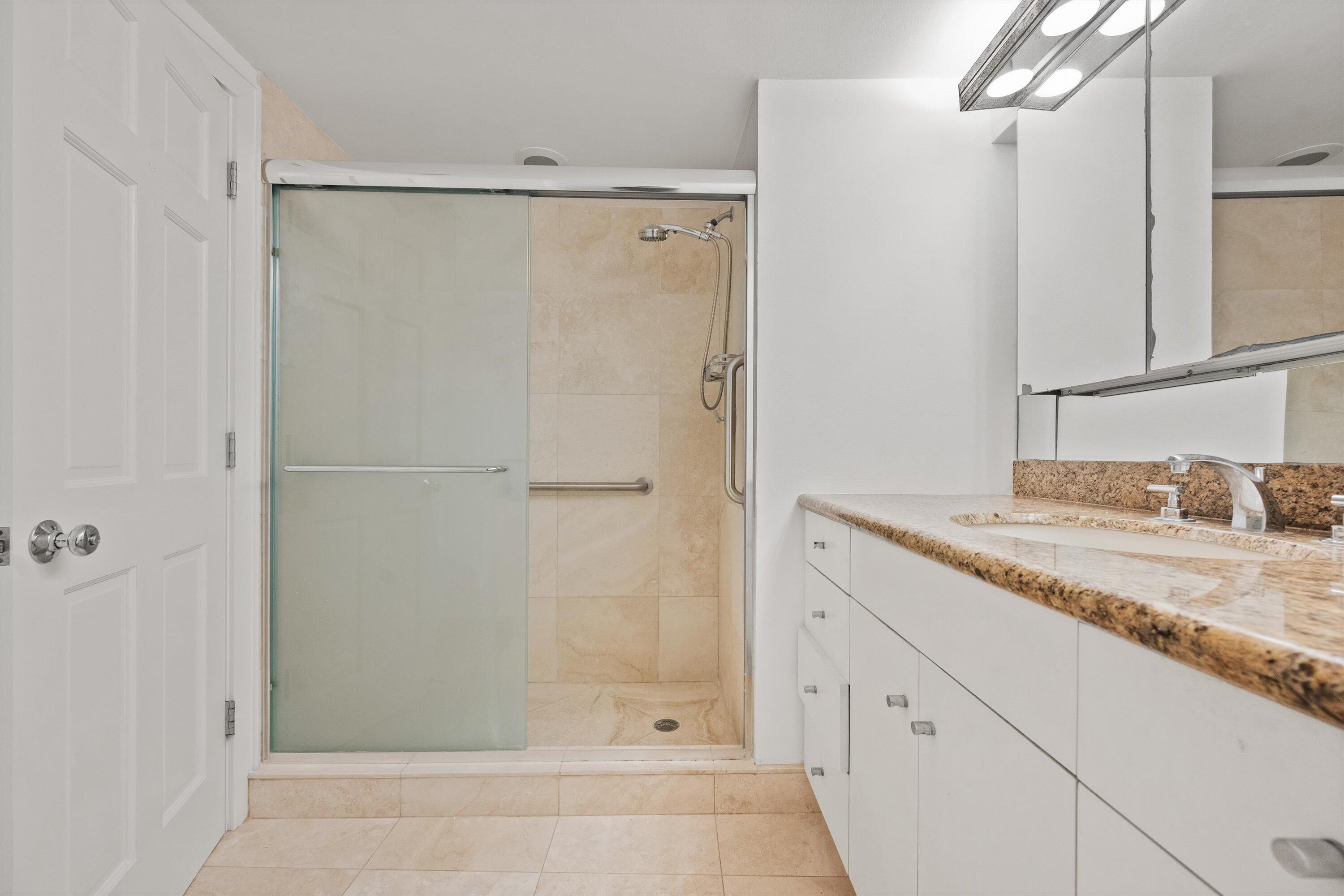 369 South Lake Drive, Unit 2E Palm Beach, FL 33480 - Photo 15 of 25 Primary Bath