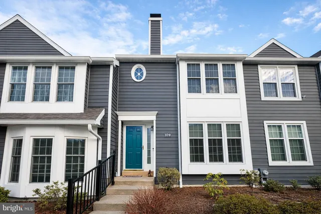$435,000 | 109 Lakeside Drive, Downingtown, PA 19335