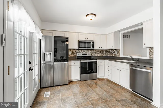 $435,000 | 109 Lakeside Drive, Downingtown, PA 19335