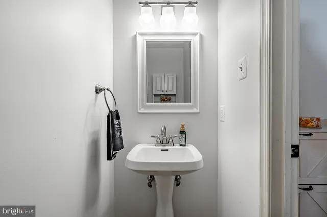 $435,000 | 109 Lakeside Drive, Downingtown, PA 19335