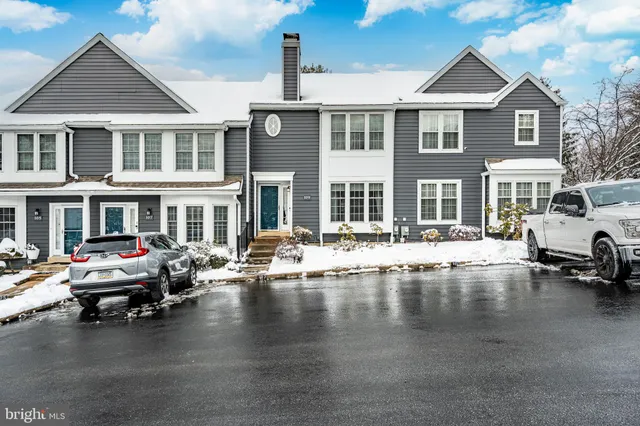 $435,000 | 109 Lakeside Drive, Downingtown, PA 19335