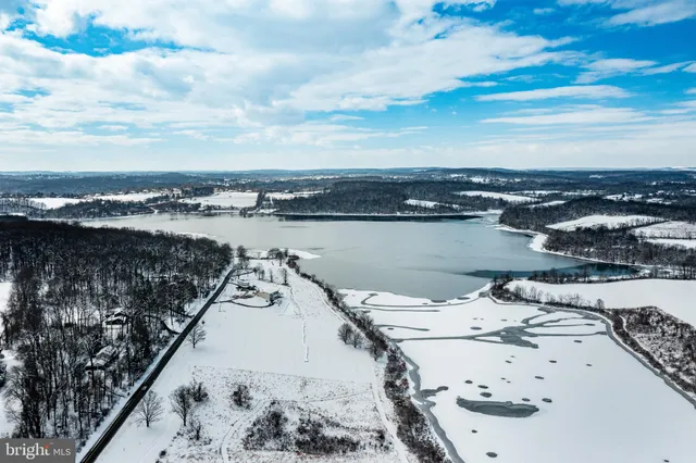 $435,000 | 109 Lakeside Drive, Downingtown, PA 19335