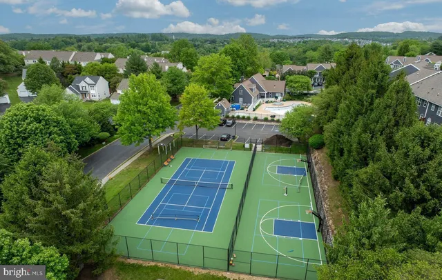 $435,000 | 109 Lakeside Drive, Downingtown, PA 19335