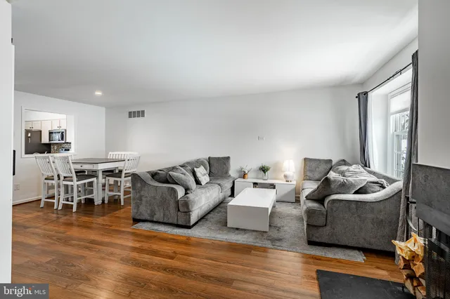 $435,000 | 109 Lakeside Drive, Downingtown, PA 19335