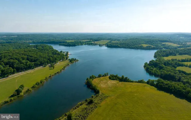 $435,000 | 109 Lakeside Drive, Downingtown, PA 19335