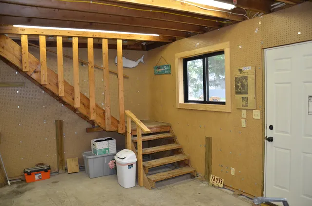 $215,000 | 15564 Highway 43, Hickory Corners, MI 49060