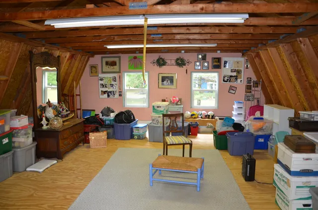 $215,000 | 15564 Highway 43, Hickory Corners, MI 49060