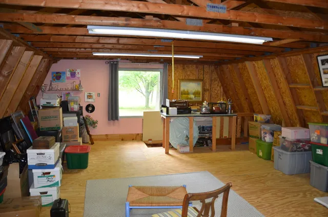 $215,000 | 15564 Highway 43, Hickory Corners, MI 49060