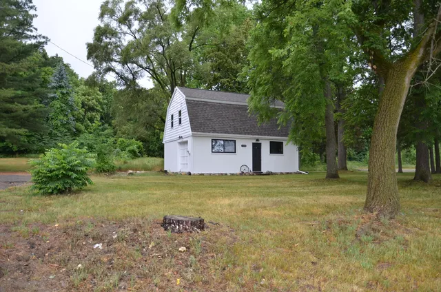 $215,000 | 15564 Highway 43, Hickory Corners, MI 49060