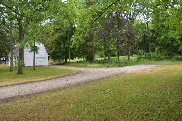 $215,000 | 15564 Highway 43, Hickory Corners, MI 49060