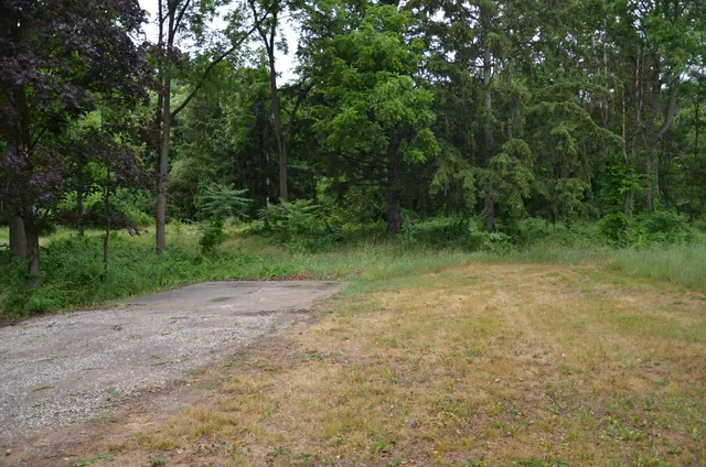 $215,000 | 15564 Highway 43, Hickory Corners, MI 49060