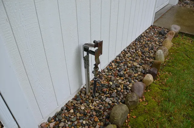 $215,000 | 15564 Highway 43, Hickory Corners, MI 49060