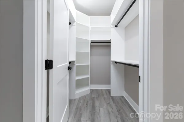 $359,000 | 1949 Colonial Lane, Hickory, NC 28601