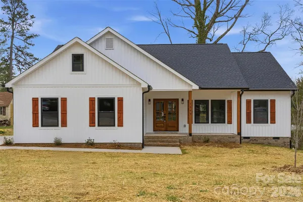 $359,000 | 1949 Colonial Lane, Hickory, NC 28601