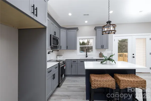 $359,000 | 1949 Colonial Lane, Hickory, NC 28601