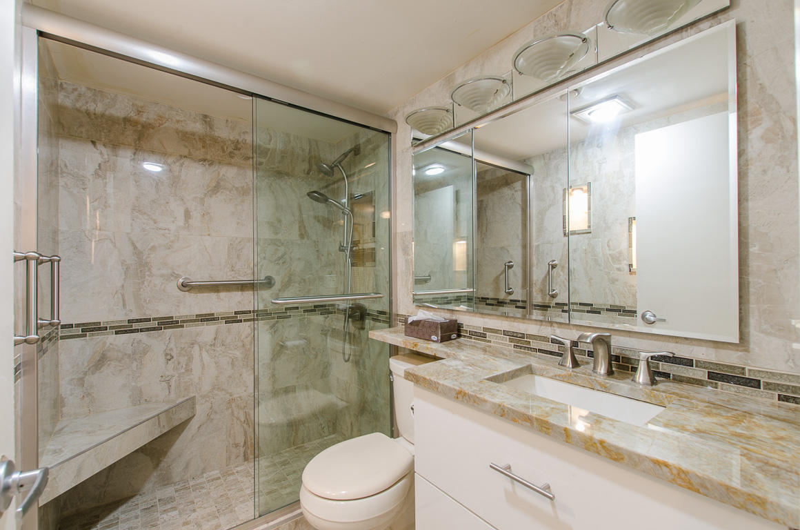 2062 Guildford East Boca Raton, FL 33434 - Photo 11 of 18 Master Bath