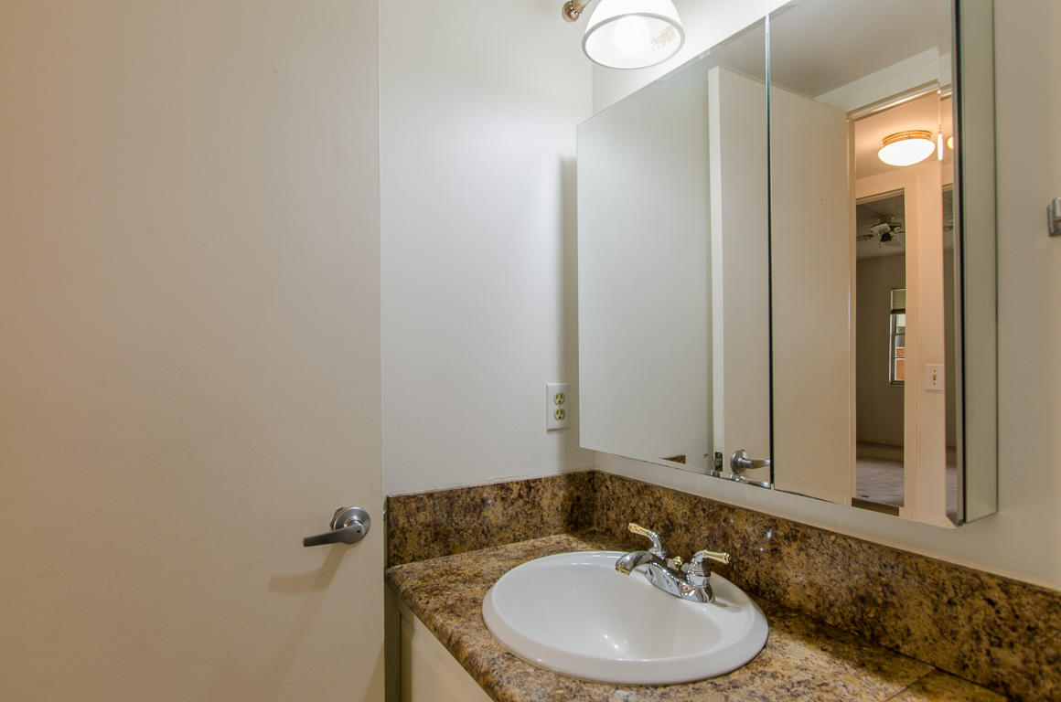2062 Guildford East Boca Raton, FL 33434 - Photo 12 of 18 Guest Bath