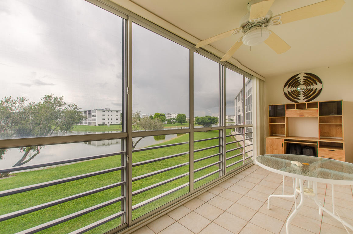 2062 Guildford East Boca Raton, FL 33434 - Photo 14 of 18 Patio
