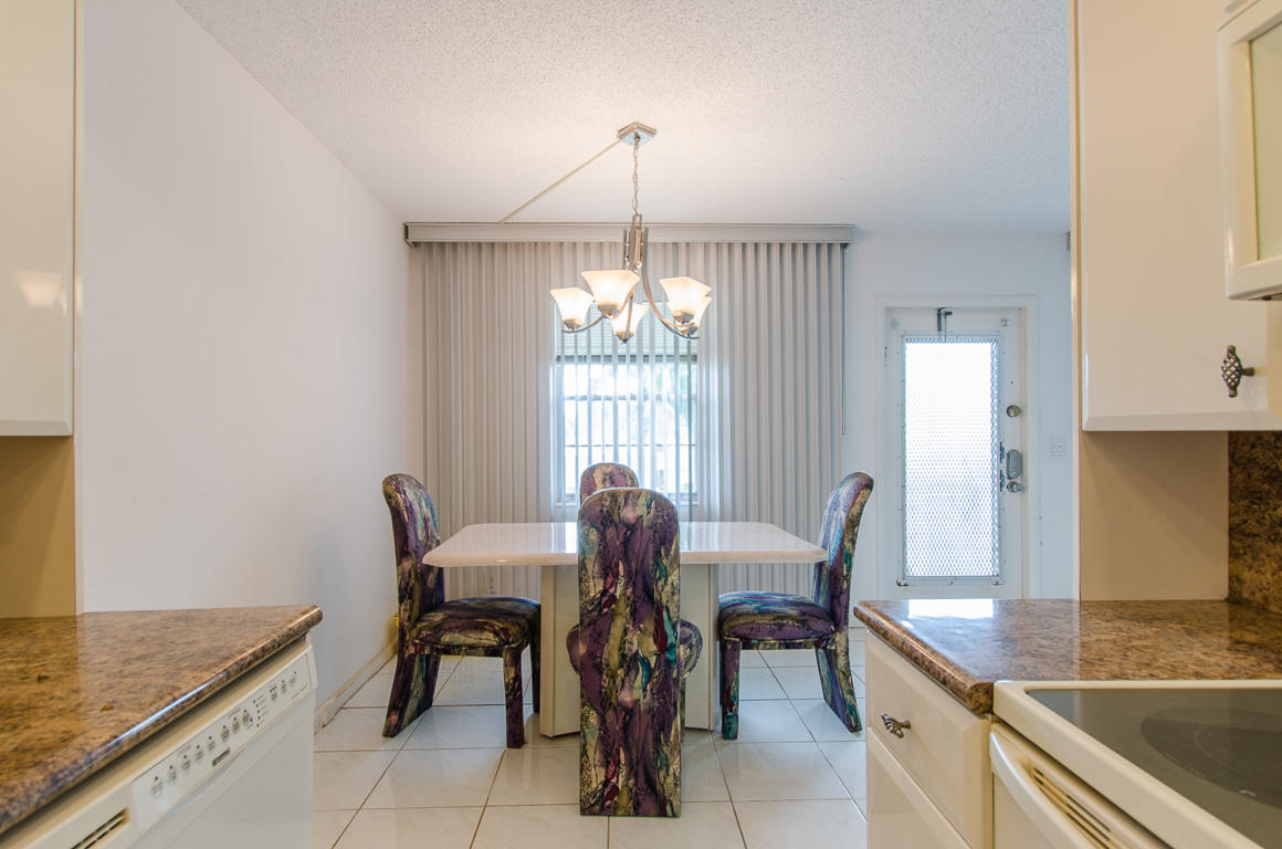 2062 Guildford East Boca Raton, FL 33434 - Photo 5 of 18 Dining