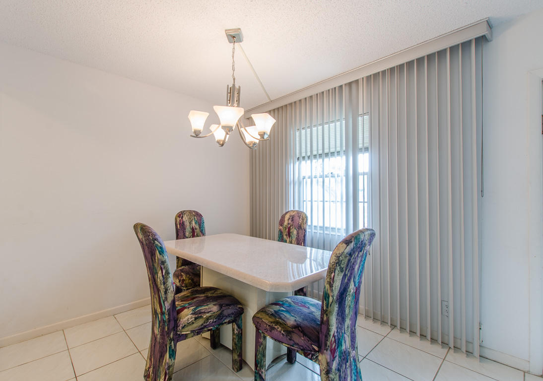 2062 Guildford East Boca Raton, FL 33434 - Photo 6 of 18 Dining