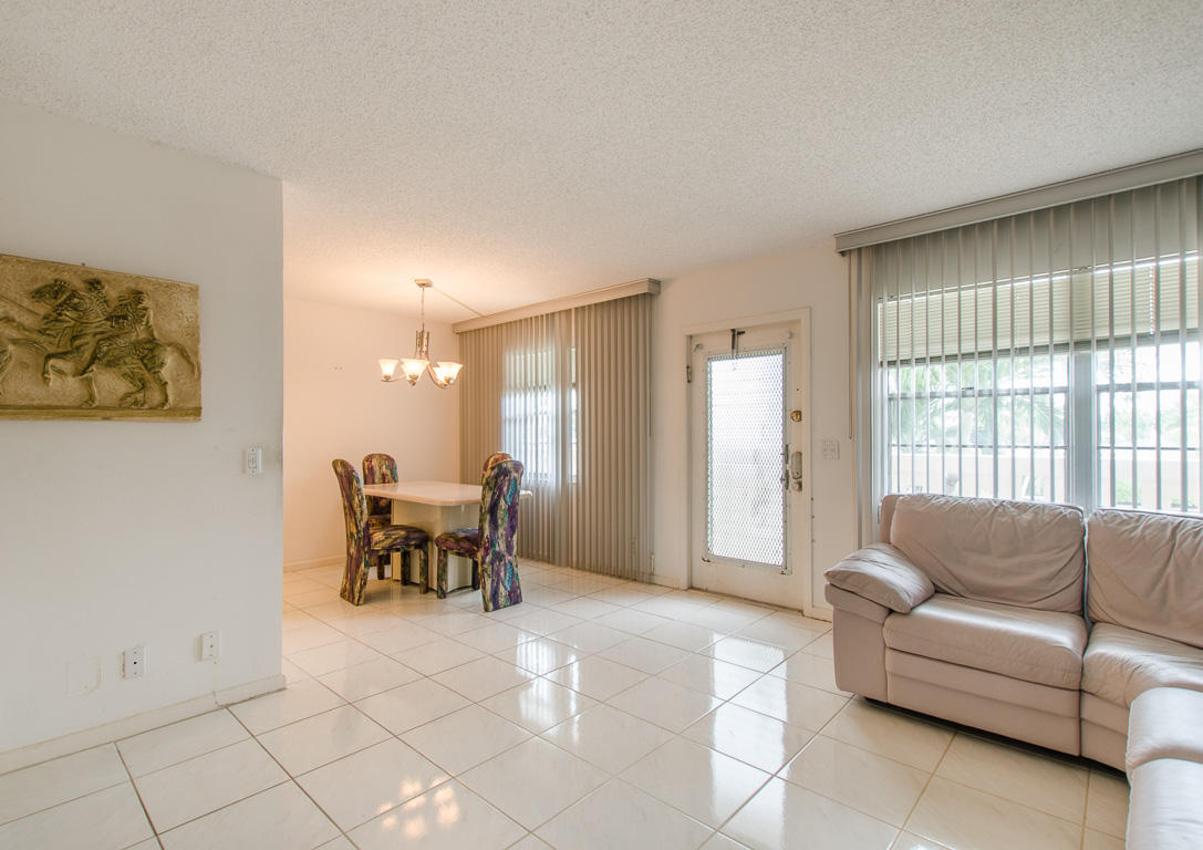 2062 Guildford East Boca Raton, FL 33434 - Photo 7 of 18 Living Room