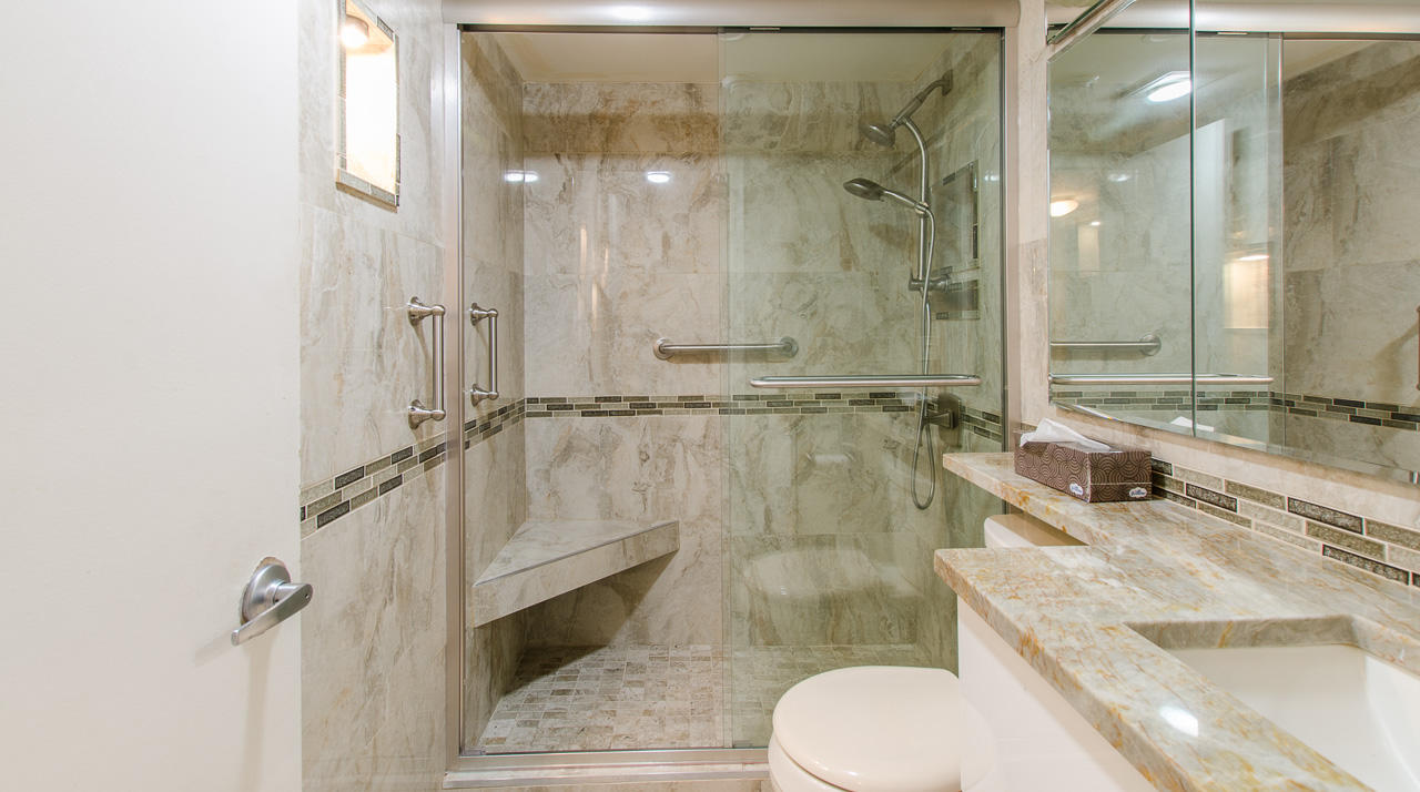 2062 Guildford East Boca Raton, FL 33434 - Photo 10 of 18 Master Bath