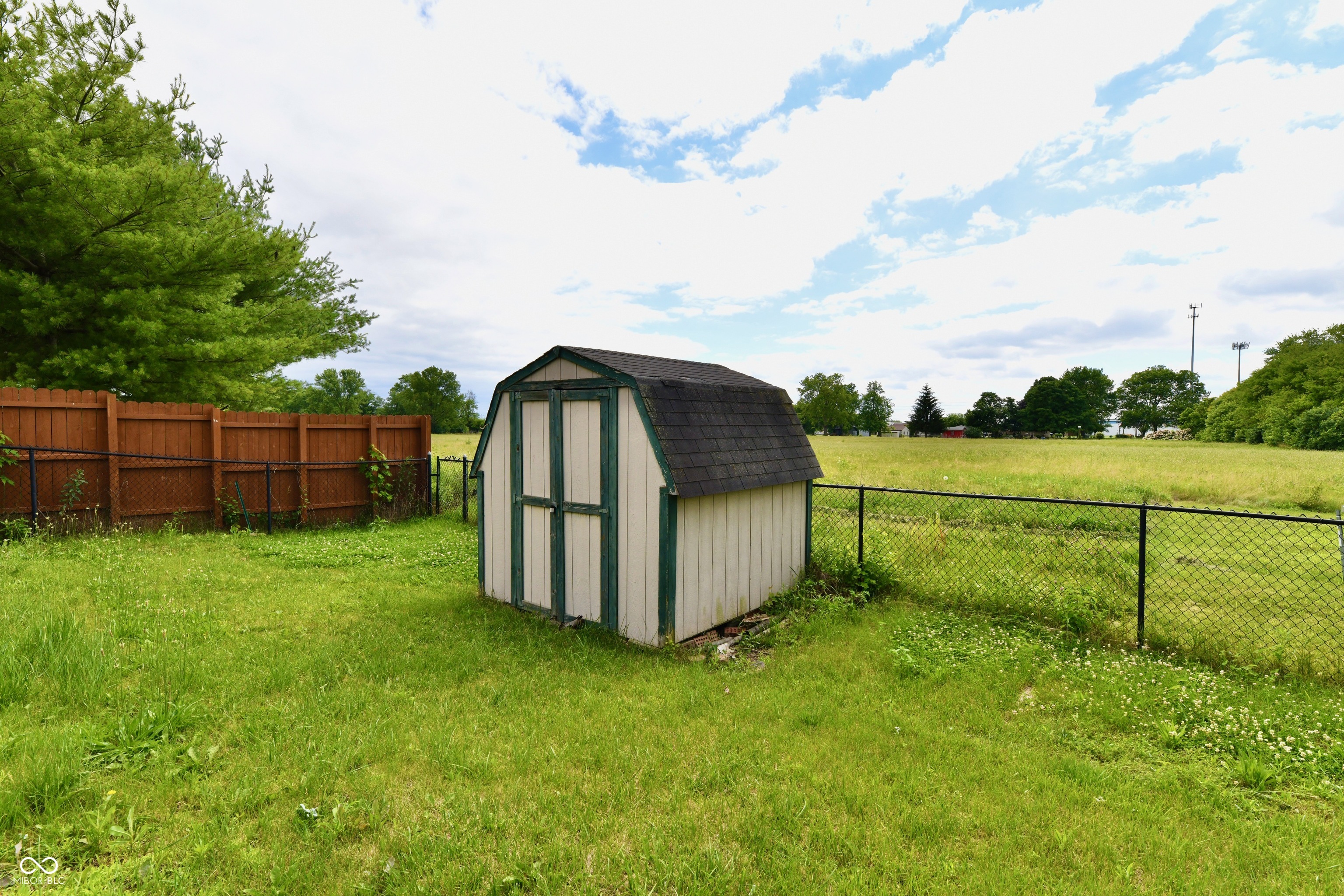 5302 Cliff Ridge Drive Indianapolis, IN 46217 - Photo 5 of 36